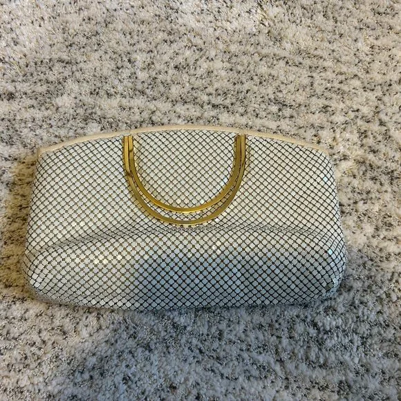Gold & Metallic PURSE! - Picture 6 of 8